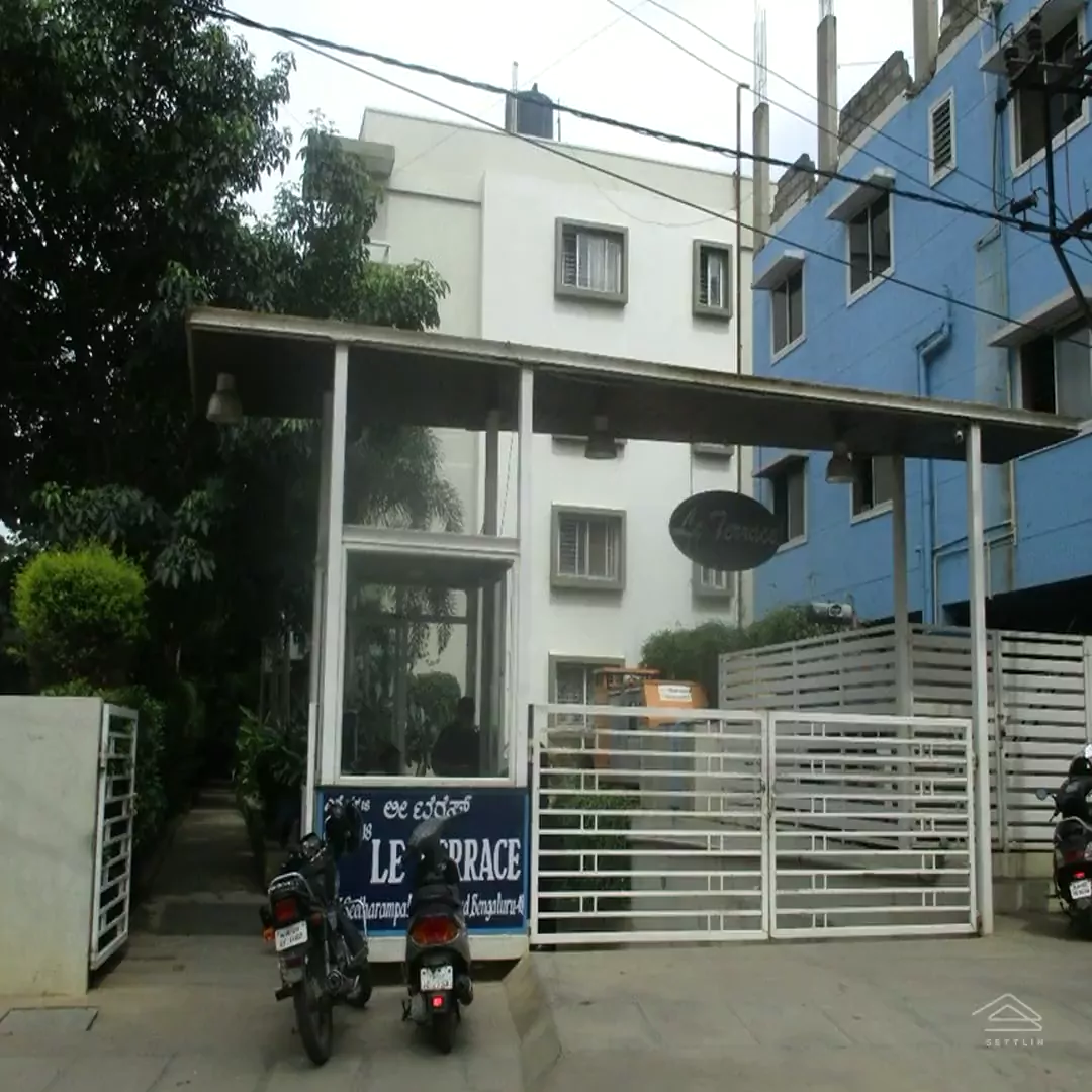 Image of Essem18 Le-terrace , Hoodi