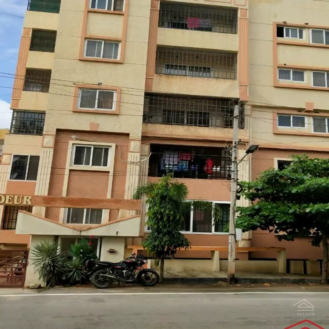 Image of V M Grandeur , Horamavu
